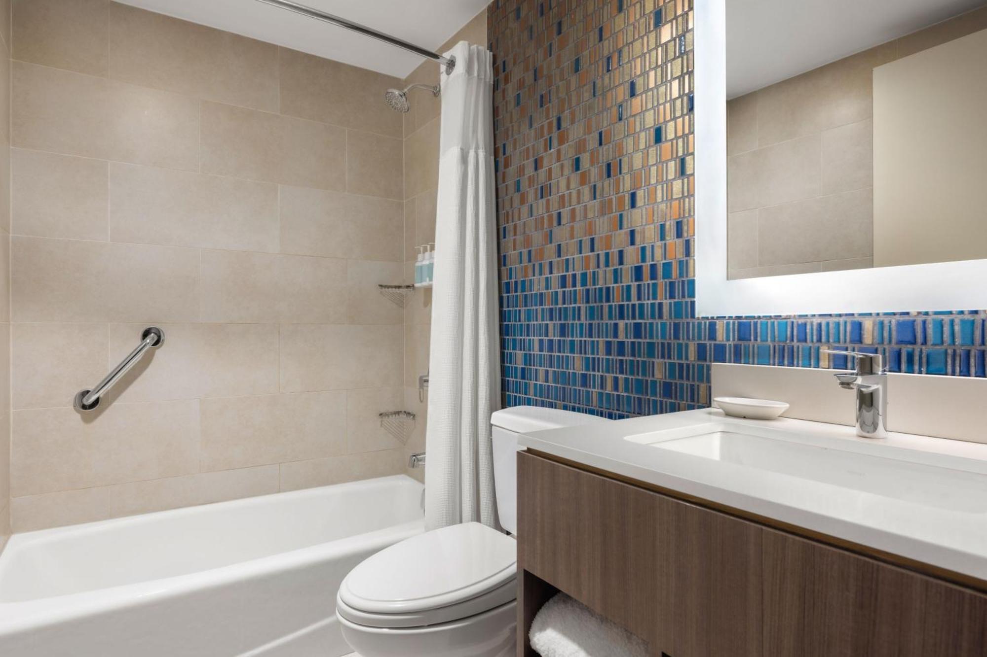 Courtyard By Marriott New York Manhattan/Chelsea Bagian luar foto