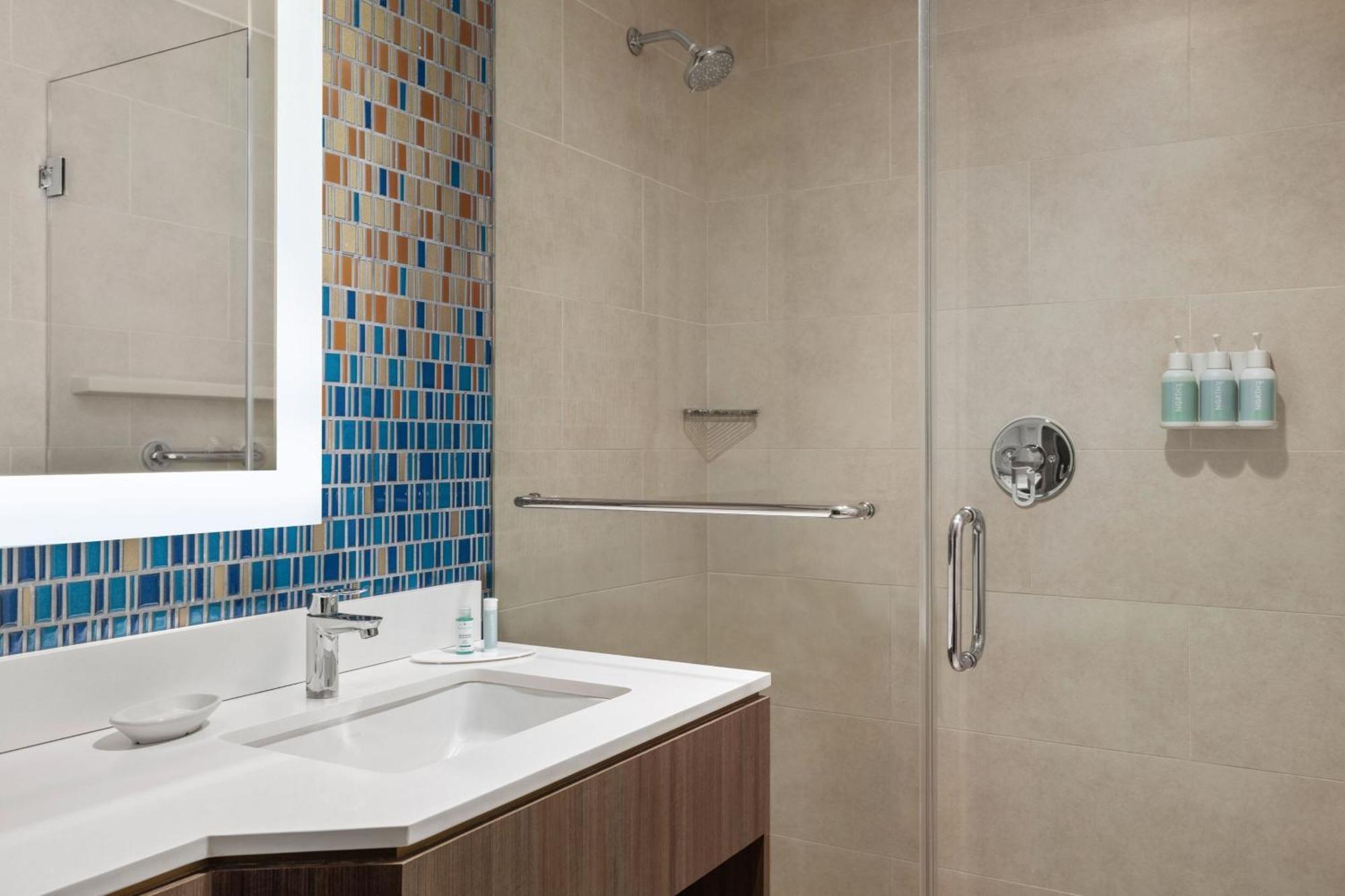 Courtyard By Marriott New York Manhattan/Chelsea Bagian luar foto