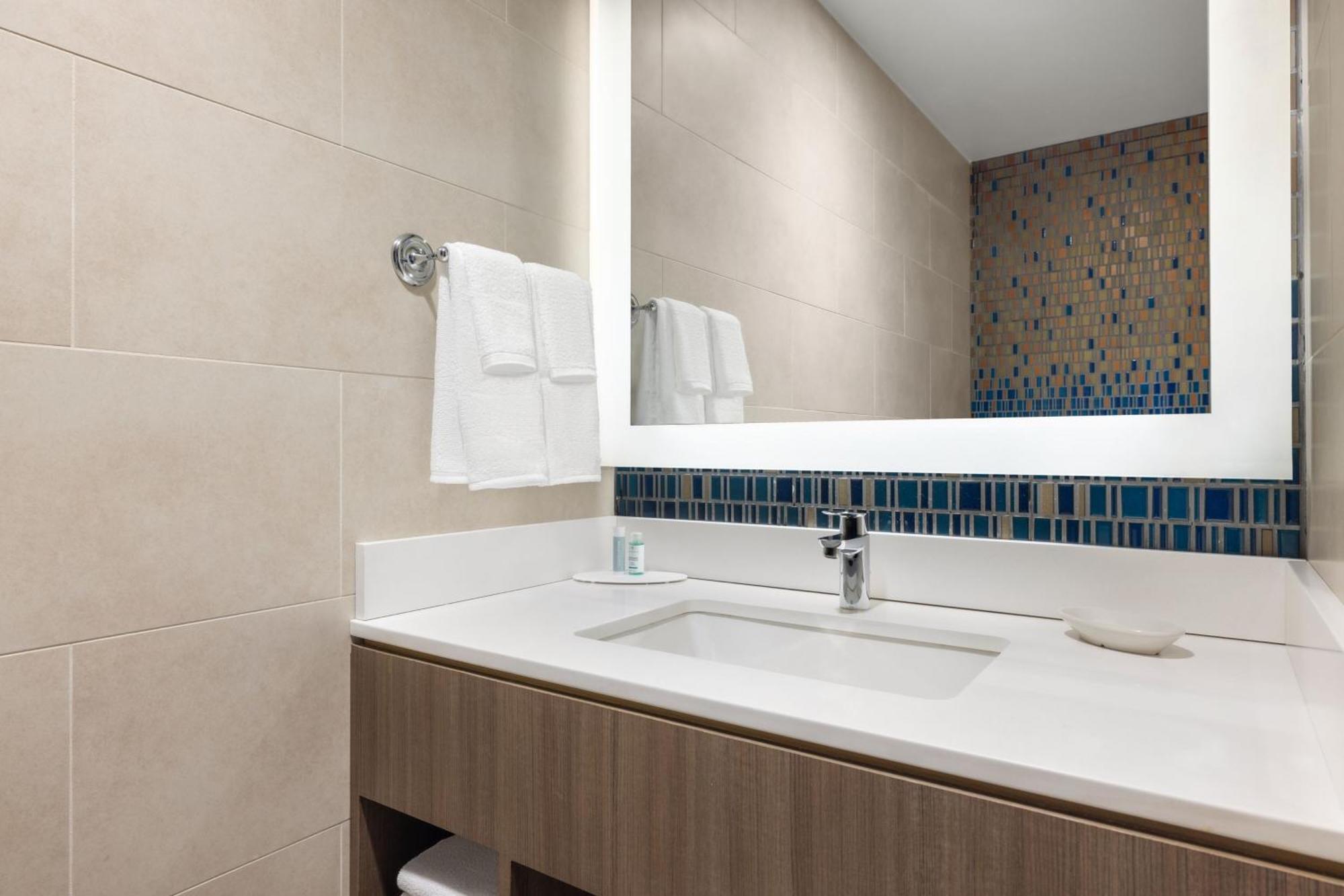 Courtyard By Marriott New York Manhattan/Chelsea Bagian luar foto