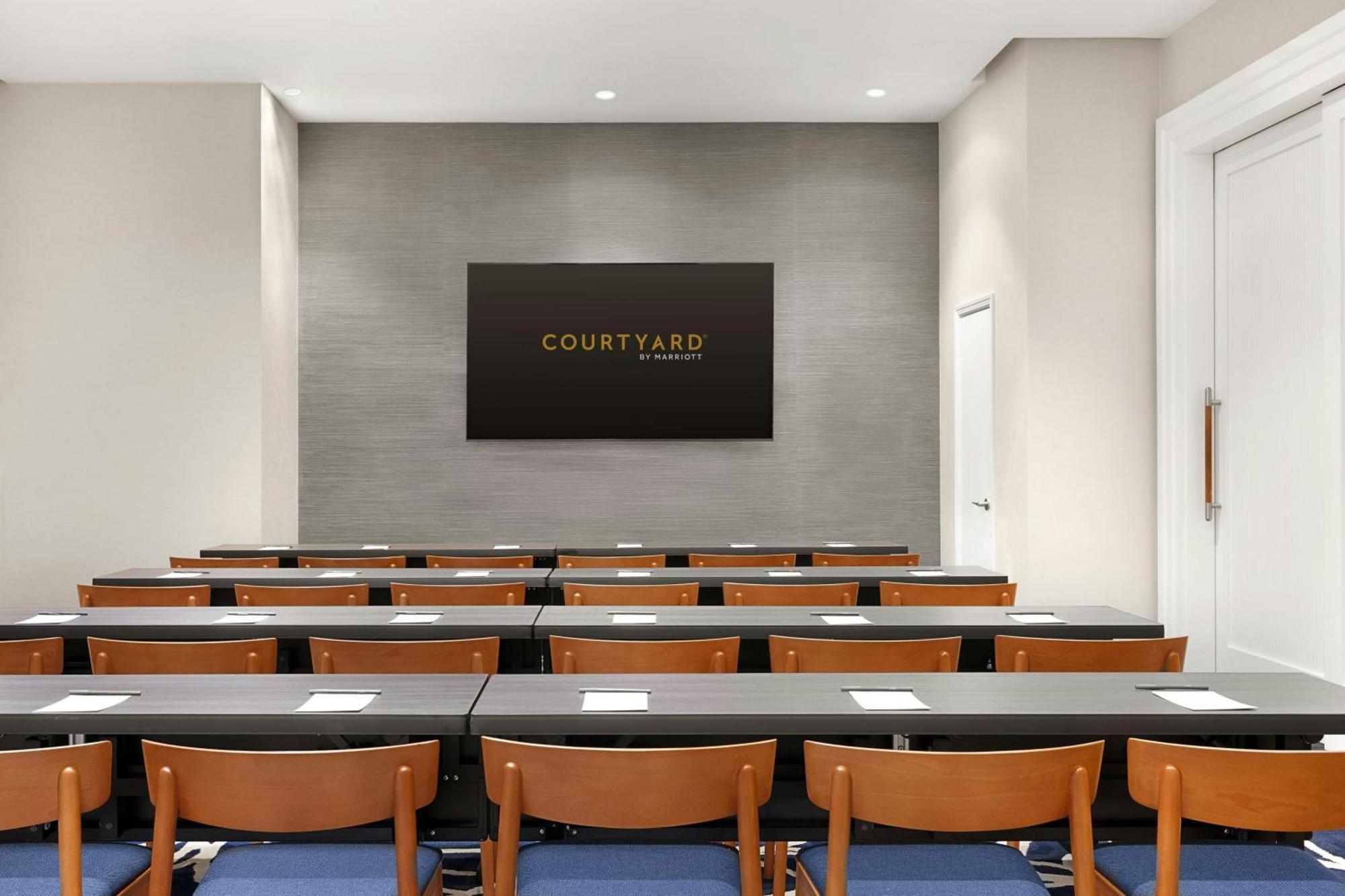 Courtyard By Marriott New York Manhattan/Chelsea Bagian luar foto