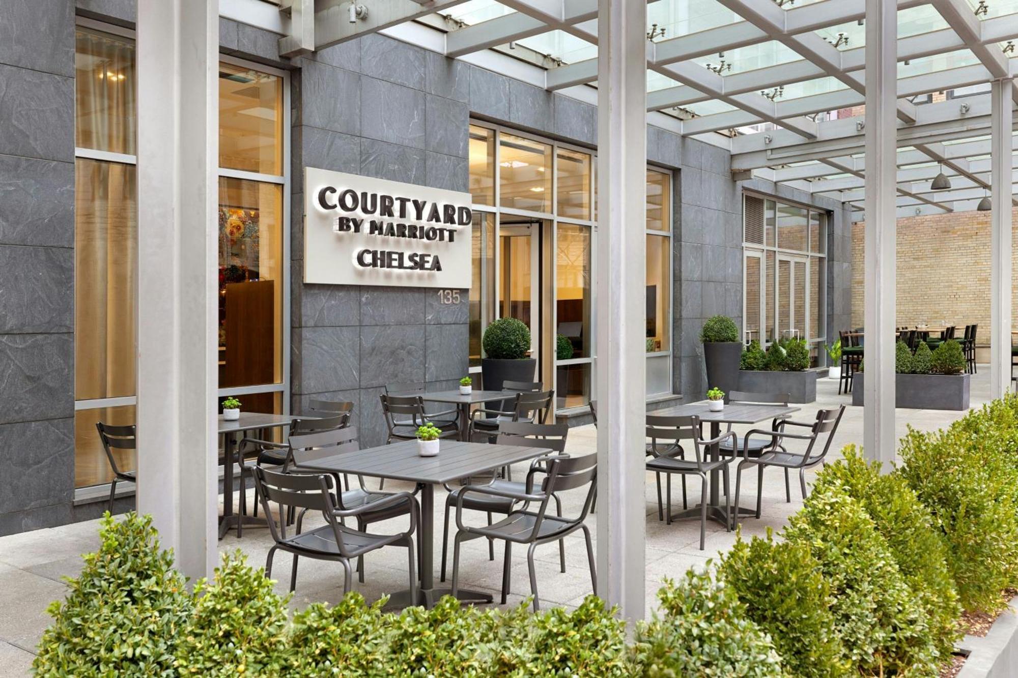 Courtyard By Marriott New York Manhattan/Chelsea Bagian luar foto